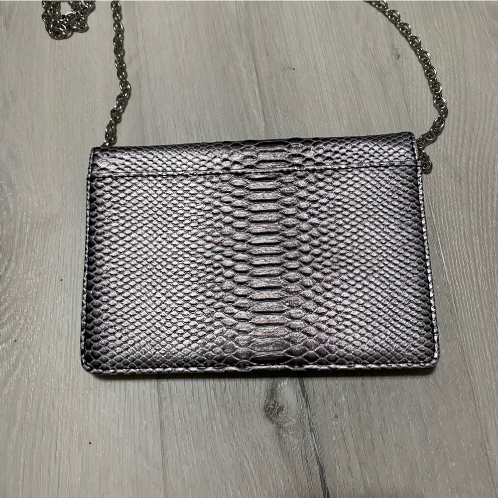 Nine West Snake Skin Clutch with Crossbody Chain Strap‎ - Picture 7 of 12